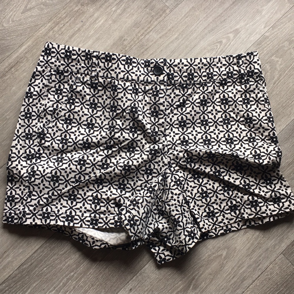 Patterned Shorts - Picture 2 of 5